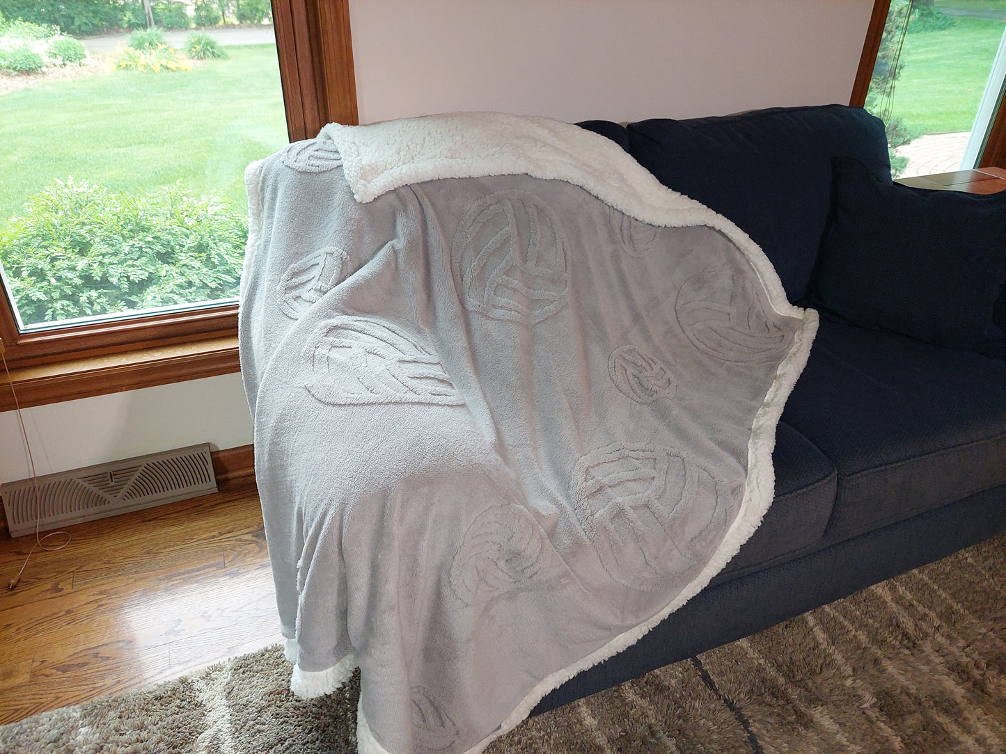Volleyball Blanket, Throw Blanket, 3-Dimensional Design, Super Soft Velvety Top Side, Cozy Sherpa Backside, Sports Decor