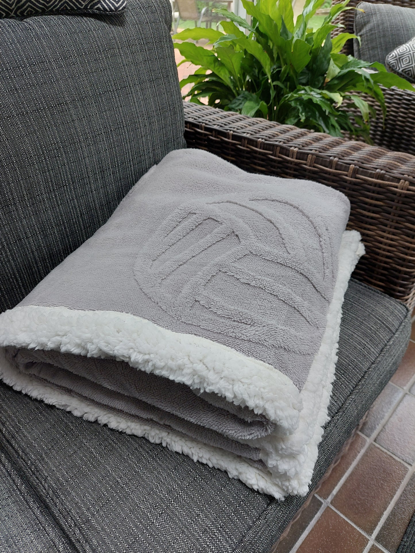 Volleyball Blanket, Throw Blanket, 3-Dimensional Design, Super Soft Velvety Top Side, Cozy Sherpa Backside, Sports Decor