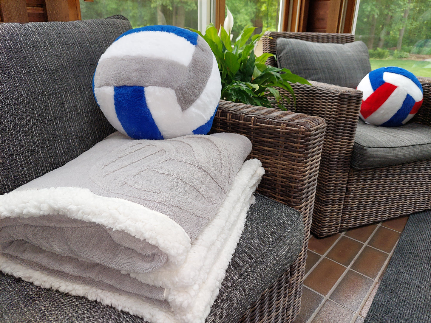 Volleyball Blanket, Throw Blanket, 3-Dimensional Design, Super Soft Velvety Top Side, Cozy Sherpa Backside, Sports Decor