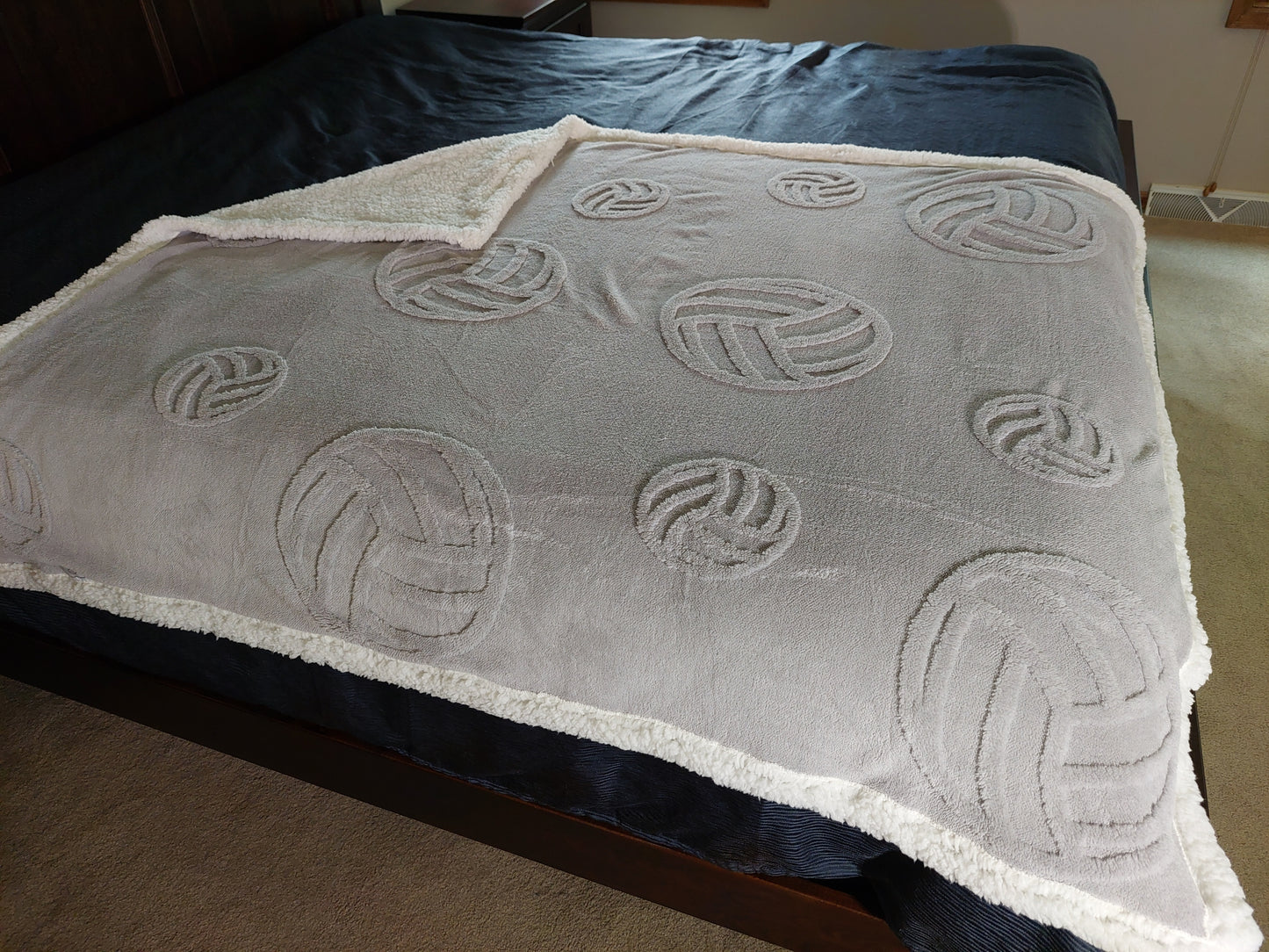 Volleyball Blanket, Throw Blanket, 3-Dimensional Design, Super Soft Velvety Top Side, Cozy Sherpa Backside, Sports Decor