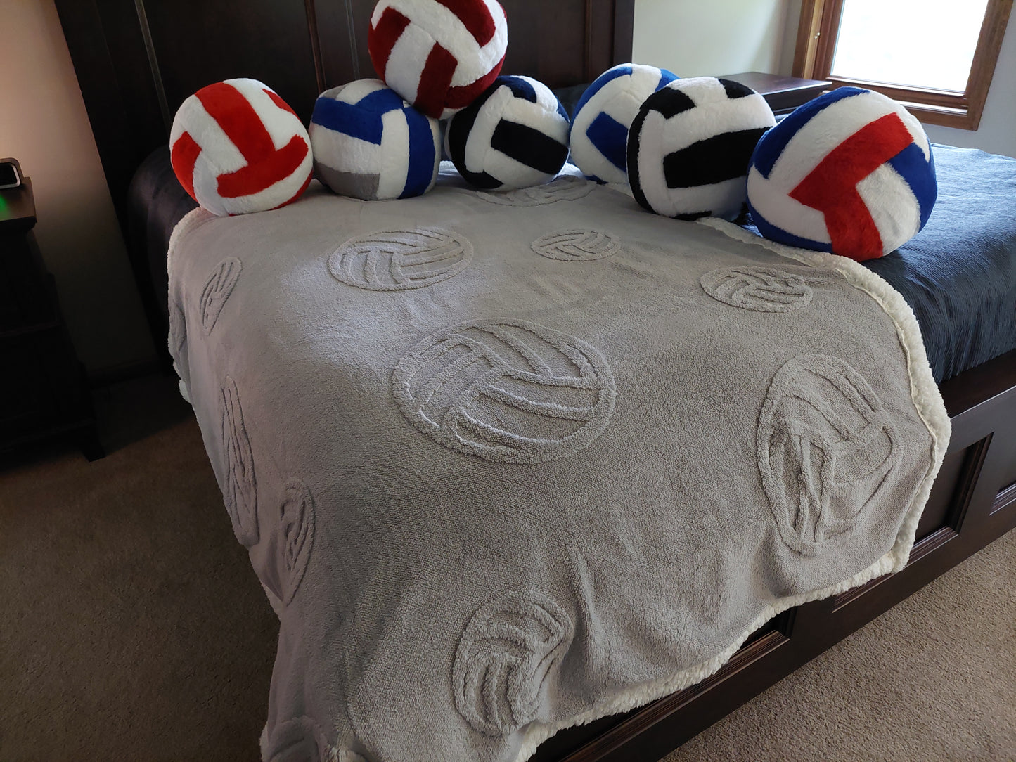 Volleyball Blanket, Throw Blanket, 3-Dimensional Design, Super Soft Velvety Top Side, Cozy Sherpa Backside, Sports Decor