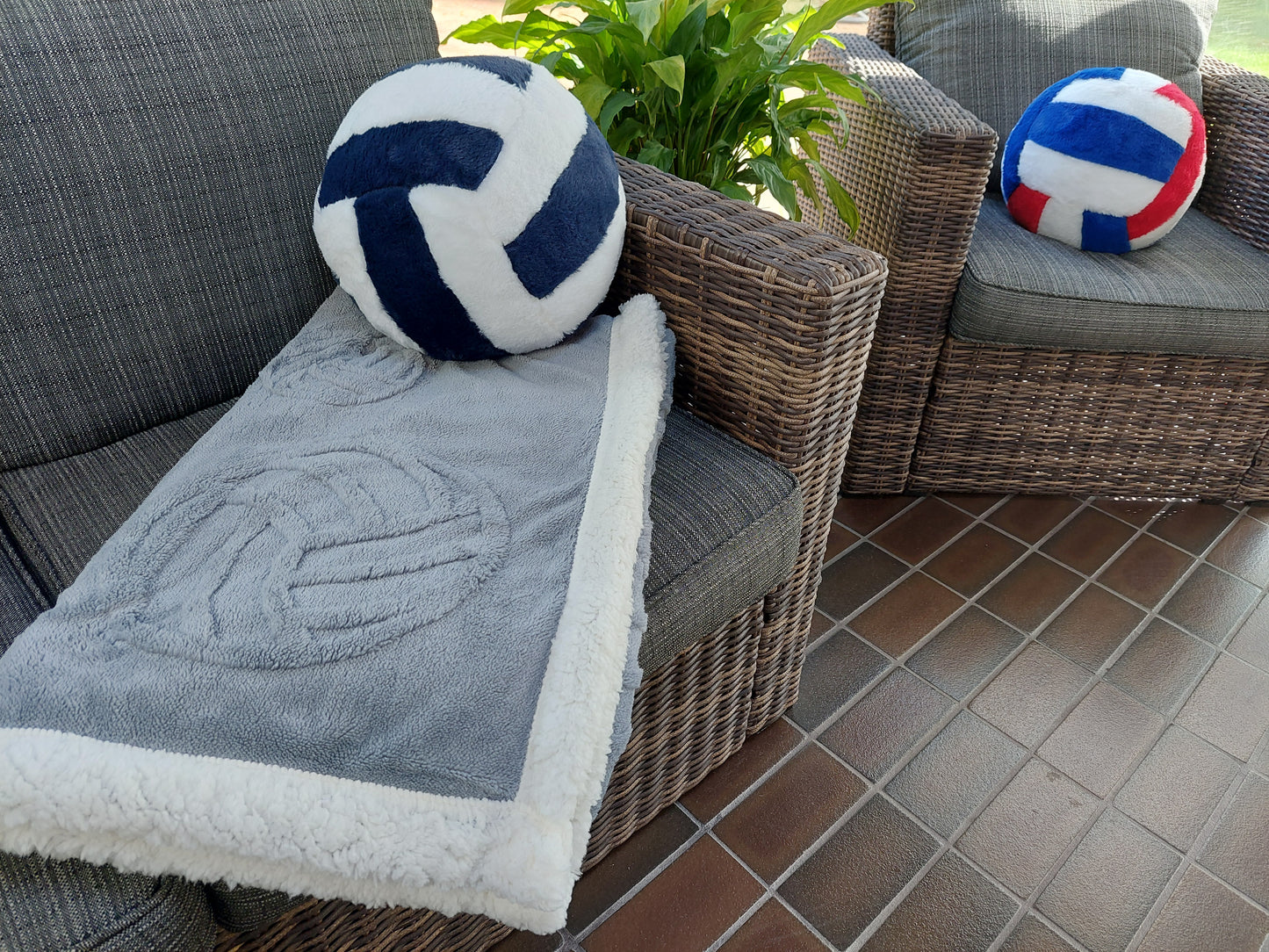 Volleyball Blanket, Throw Blanket, 3-Dimensional Design, Super Soft Velvety Top Side, Cozy Sherpa Backside, Sports Decor
