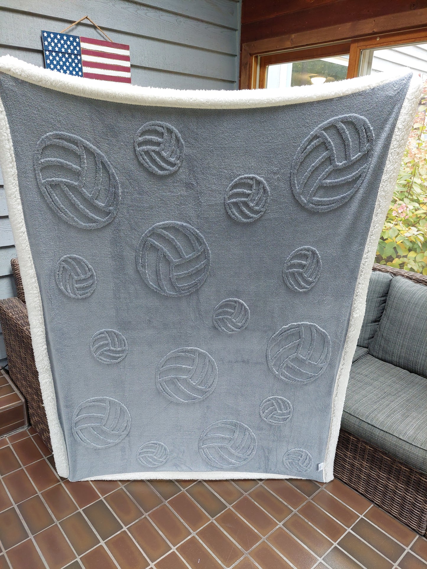 Volleyball Blanket, Throw Blanket, 3-Dimensional Design, Super Soft Velvety Top Side, Cozy Sherpa Backside, Sports Decor