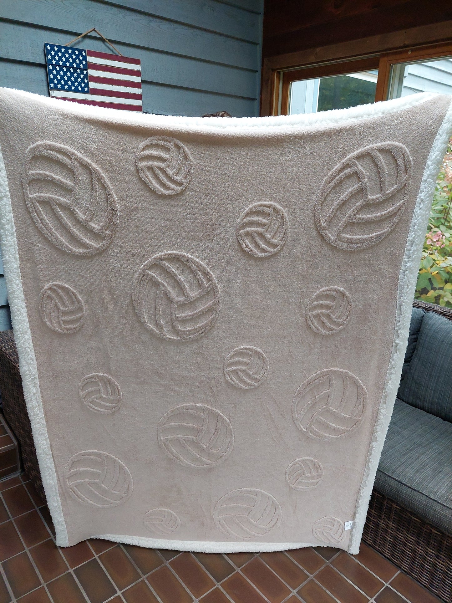 Volleyball Blanket, Throw Blanket, 3-Dimensional Design, Super Soft Velvety Top Side, Cozy Sherpa Backside, Sports Decor