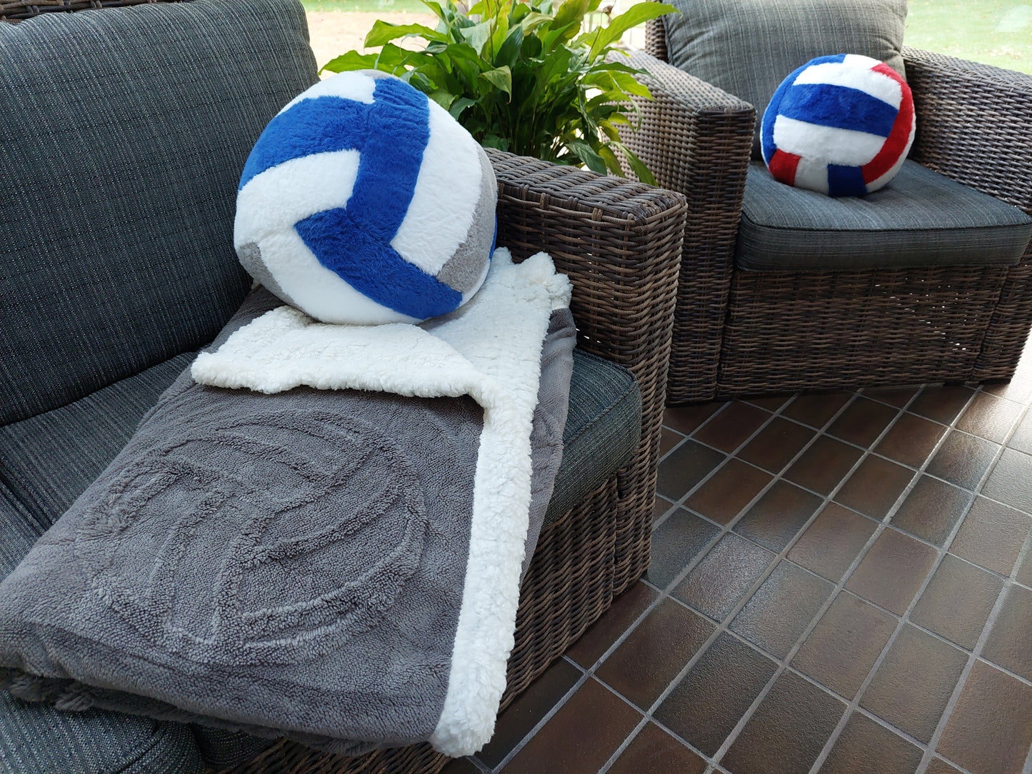 Volleyball Blanket, Throw Blanket, 3-Dimensional Design, Super Soft Velvety Top Side, Cozy Sherpa Backside, Sports Decor
