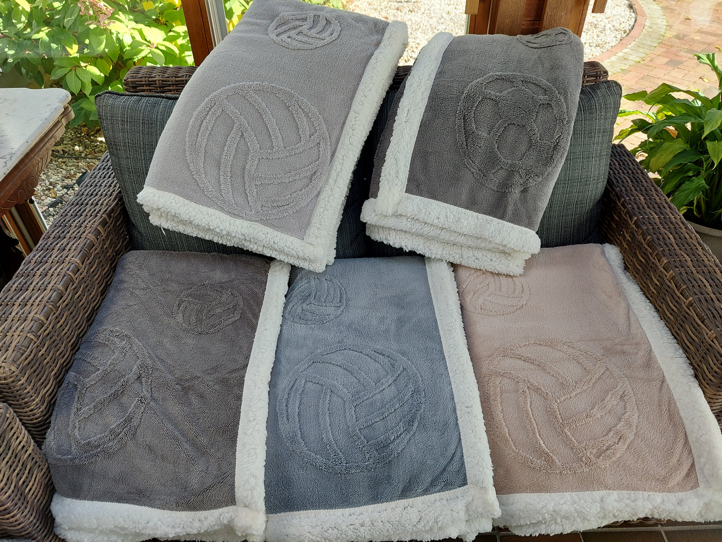 Volleyball Blanket, Throw Blanket, 3-Dimensional Design, Super Soft Velvety Top Side, Cozy Sherpa Backside, Sports Decor